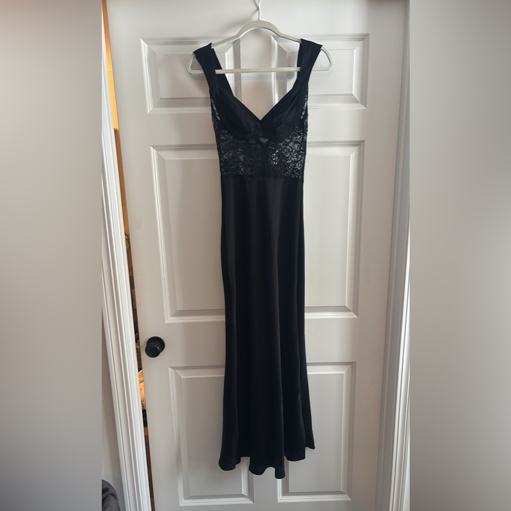Elegant Black Lace Evening Dress